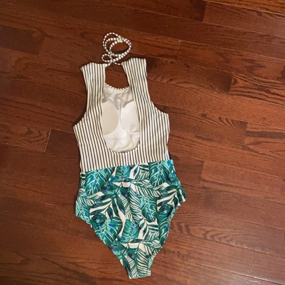 Cupshe palm and striped for peace - Picture 5 of 6